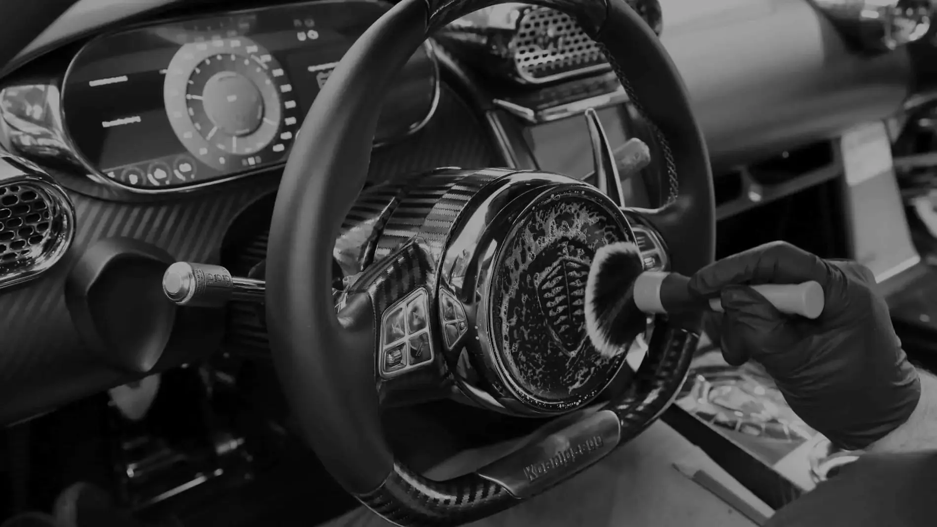 Curățare chimică și protecție completă pentru mașina ta